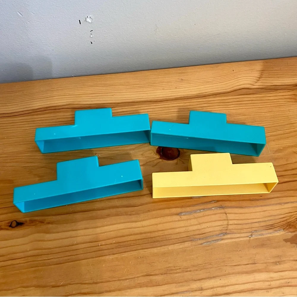 Vintage 90s Puppy In My Pocket Hasbro Show Stand Set of 4